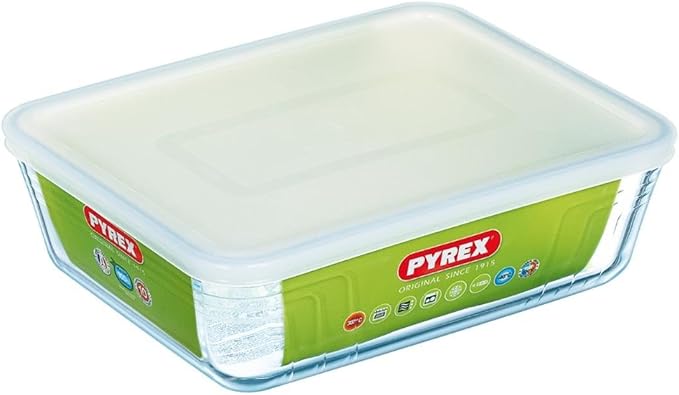 Pyrex Rectangular Dish with Plastic Lid, 2.6L