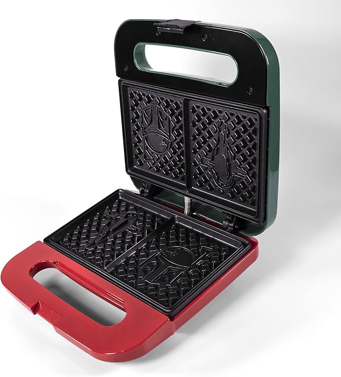 Uncanny Brands Star Wars Boba Fett Double-Square Waffle Maker - Bounty Hunter Breakfast Small Appliance