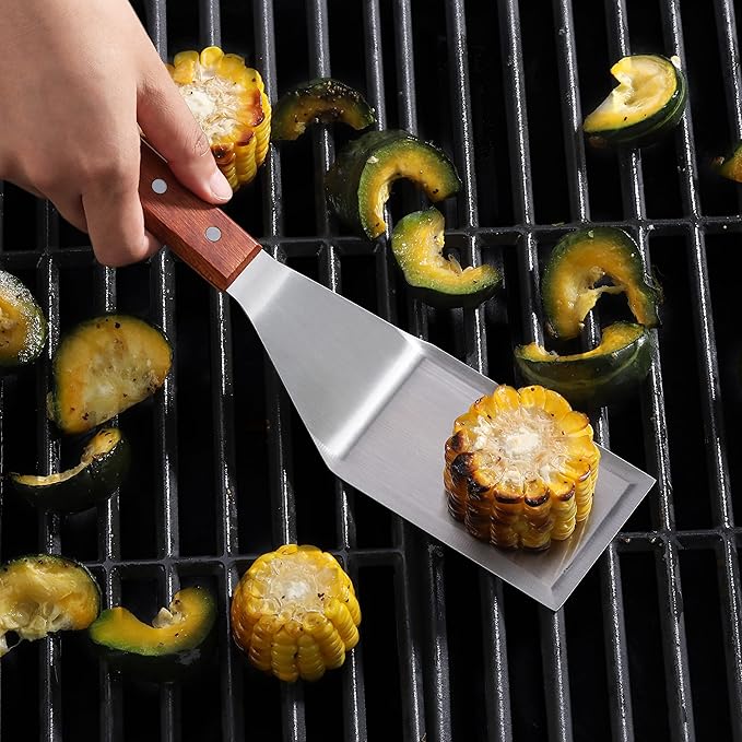 New Star Foodservice 36299 Wood Handle Heavy Duty Hamburger Turner/Spatula with Cutting Edge, 11.5"