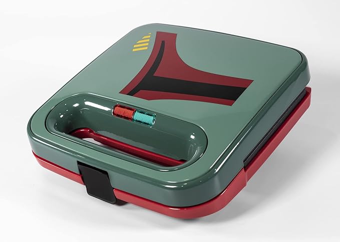 Uncanny Brands Star Wars Boba Fett Double-Square Waffle Maker - Bounty Hunter Breakfast Small Appliance