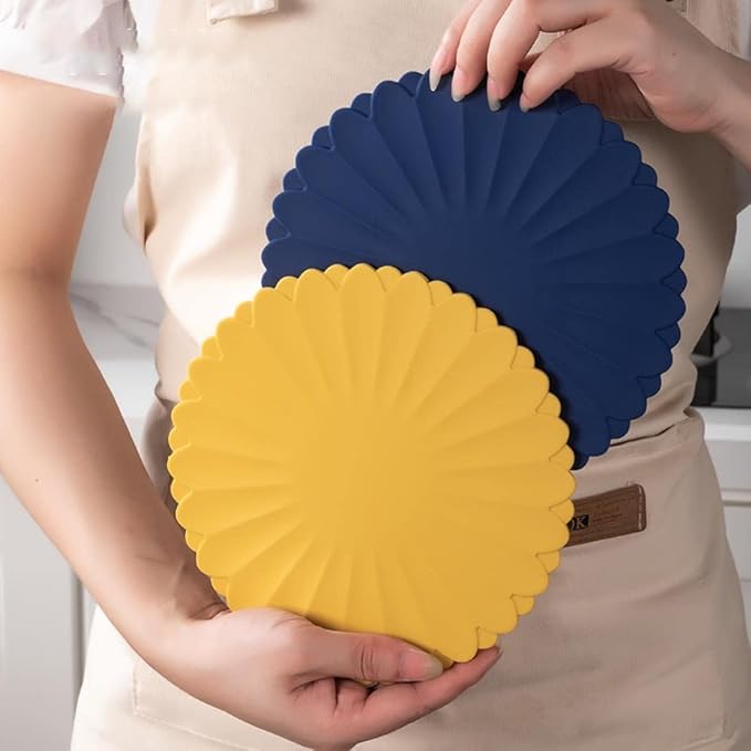 Heat-Resistant Silicone Trivet Mats, Non-Slip Hot Plate Holder for Kitchen Countertops & Dining Table, Reusable Pot Holder Pad with Secure Grip, Dishwasher Safe (Blue, Diameter: 18cm/7.09")