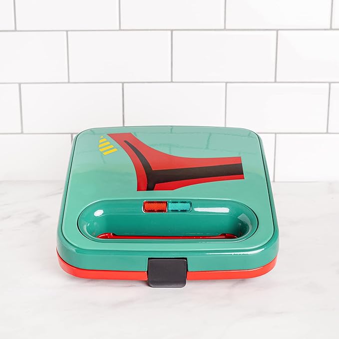 Uncanny Brands Star Wars Boba Fett Double-Square Waffle Maker - Bounty Hunter Breakfast Small Appliance