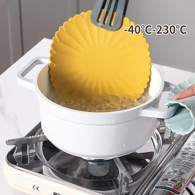 Heat-Resistant Silicone Trivet Mats, Non-Slip Hot Plate Holder for Kitchen Countertops & Dining Table, Reusable Pot Holder Pad with Secure Grip, Dishwasher Safe (Green, Diameter: 30cm/11.81")