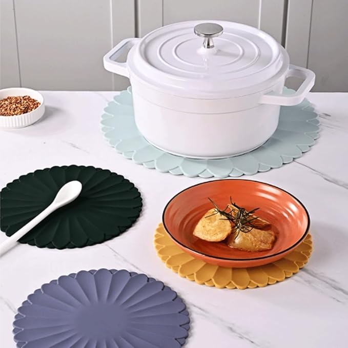 Heat-Resistant Silicone Trivet Mats, Non-Slip Hot Plate Holder for Kitchen Countertops & Dining Table, Reusable Pot Holder Pad with Secure Grip, Dishwasher Safe (Grey, Diameter: 18cm/7.09")