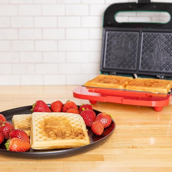Uncanny Brands Star Wars Boba Fett Double-Square Waffle Maker - Bounty Hunter Breakfast Small Appliance