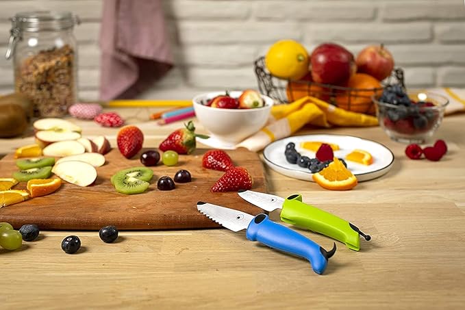 Kuhn Rikon Kinderkitchen® Kids Chef Knife Set 6", 2 Pieces, Green/Blue | Straight Edge & Serrated Knife | Cutting Tool Made for Real Cooking | Child Friendly Dog Design With Hand Guard For Safety