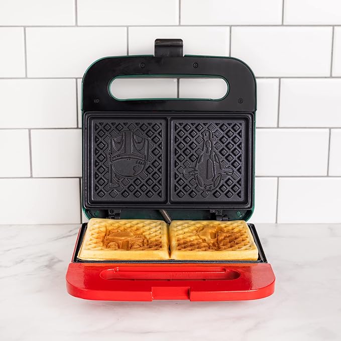 Uncanny Brands Star Wars Boba Fett Double-Square Waffle Maker - Bounty Hunter Breakfast Small Appliance