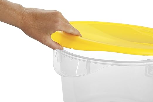 Rubbermaid Commercial Products Plastic Round Food Storage Container with Handle, 4 Quart, Yellow, High Temperature Range Food Organization for Wet/Dry Food in Kitchen/Restaurants/Cafeteria
