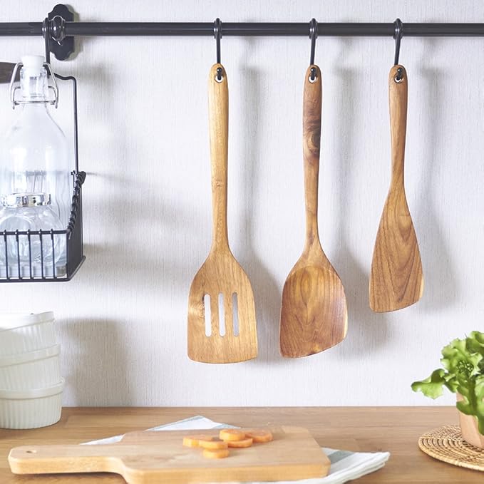 FAAY 13.5” Right-Hand Stir Fry Spatula – Thin Edge Teak Wooden Turner for Wok & Nonstick Pans, Natural Coconut Oil Finish, Handcrafted Wood Tool for Stirring & Flipping