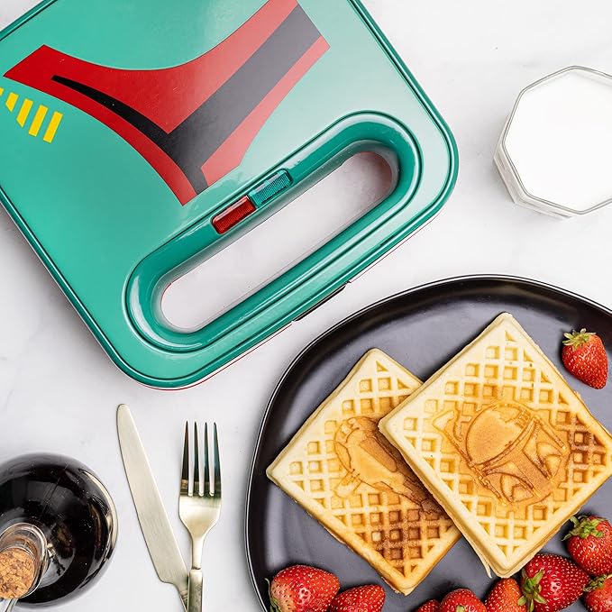 Uncanny Brands Star Wars Boba Fett Double-Square Waffle Maker - Bounty Hunter Breakfast Small Appliance