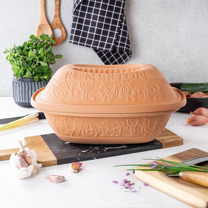Romertopf Clay Roaster | Non-Stick Dutch Oven | Healthy Pot Cooking | Clay Baker | Versatile Cooking Vessel - 3.2 Quarts (3 Liters) for up to 4 people