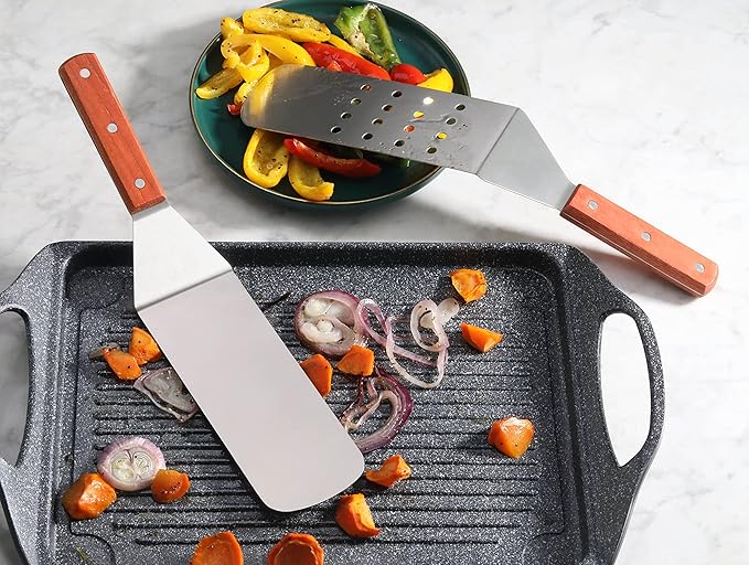 New Star Foodservice 36336 Wood Handle Flexible Grill Turner/Spatula, 14.5-Inch