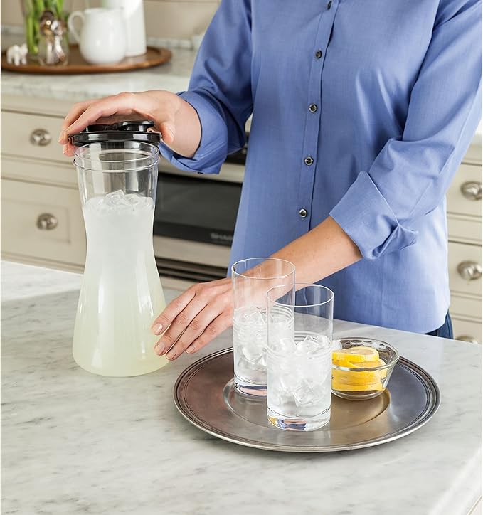 Rubbermaid Carafe with Leak-Proof Lid, 2-quart (1878491)